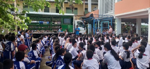 HÀNH TRÌNH MANG TRI THỨC ĐẾN VỚI HỌC SINH CỦA XE THƯ VIỆN LƯU ĐỘNG THƯ VIỆN TỈNH AN GIANG