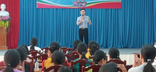 Học sinh An Giang tham gia “Bồi dưỡng kỹ năng đọc sách và sáng tác văn học” trong chuỗi sinh hoạt hè, năm 2025