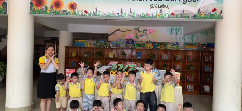 Hoạt động trải nghiệm thú vị của các bé Trường Mầm non song ngữ ABC tại Thư viện tỉnh An Giang