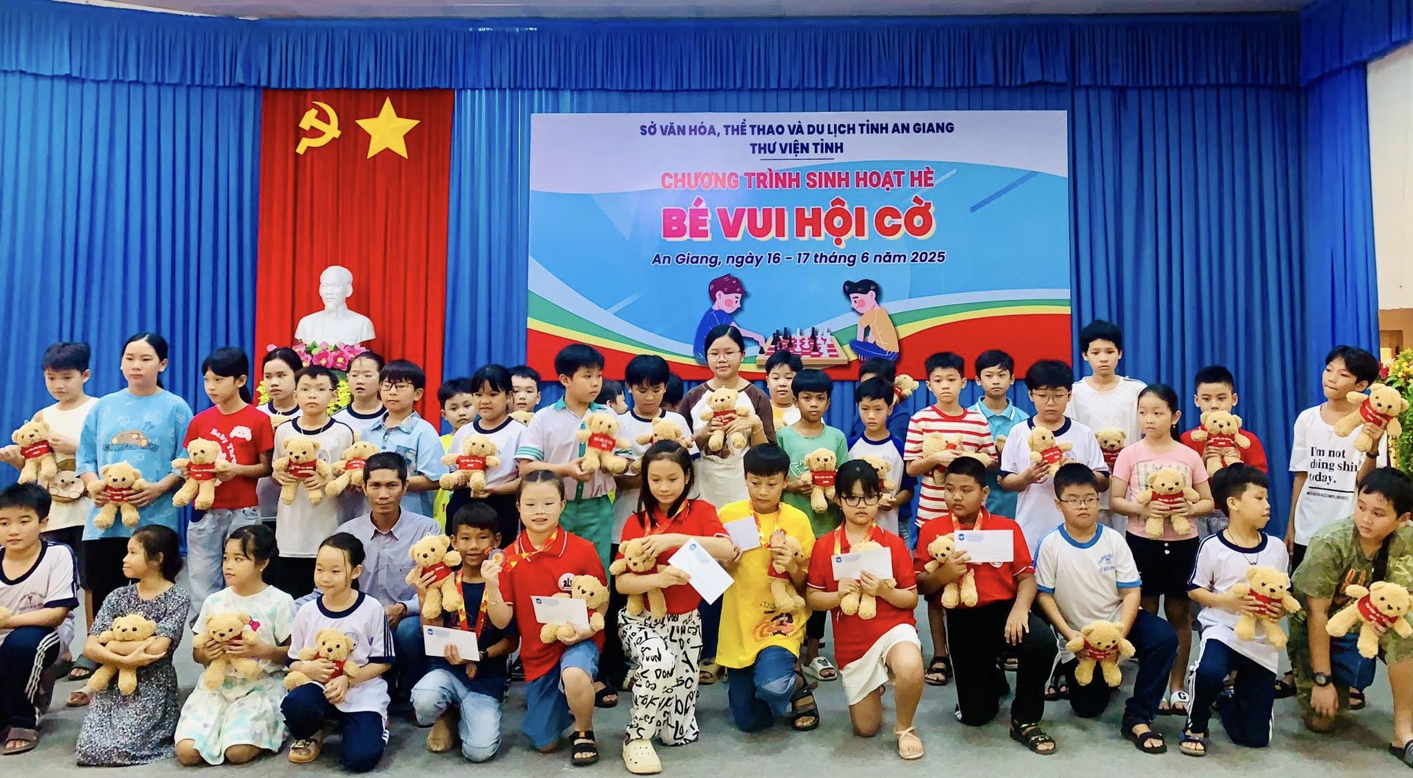 Sôi nổi Hội thi “Bé vui Hội cờ” lần thứ IV – năm 2025 tại Thư viện tỉnh An Giang